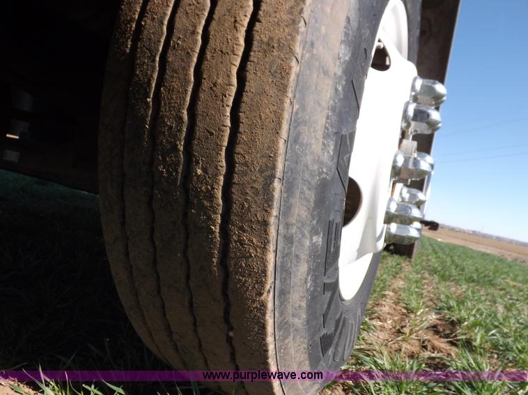 image for item K3769 2003 International 9100i semi truck