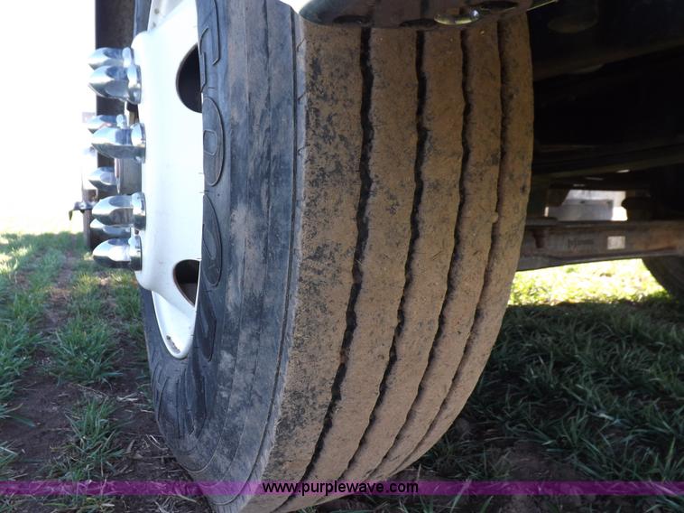 image for item K3769 2003 International 9100i semi truck