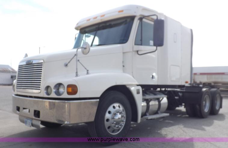 image for item K3770 2004 Freightliner ST120 semi truck