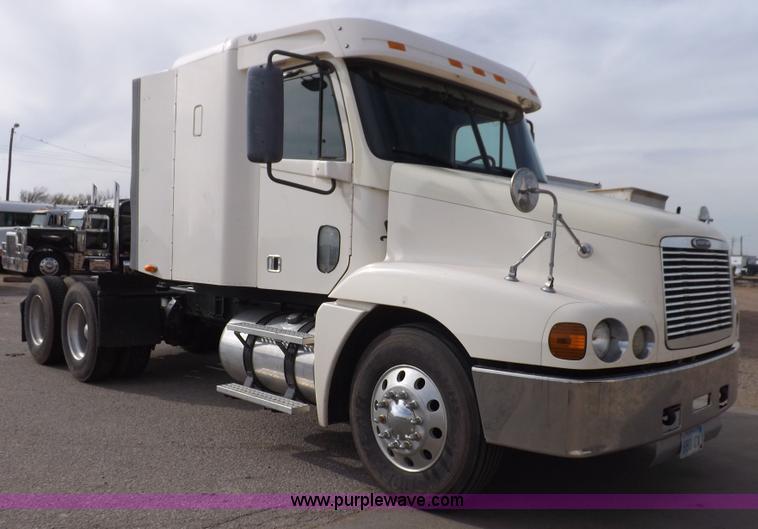image for item K3770 2004 Freightliner ST120 semi truck
