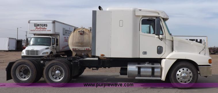 image for item K3770 2004 Freightliner ST120 semi truck