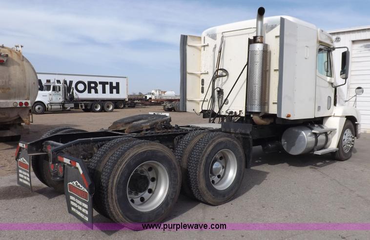 image for item K3770 2004 Freightliner ST120 semi truck