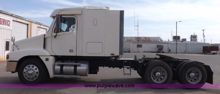 image for item K3770 2004 Freightliner ST120 semi truck