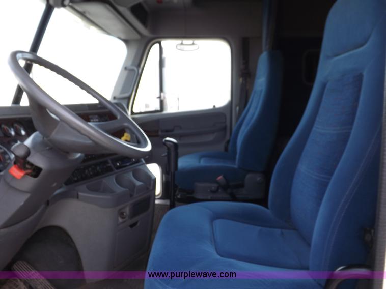 image for item K3770 2004 Freightliner ST120 semi truck