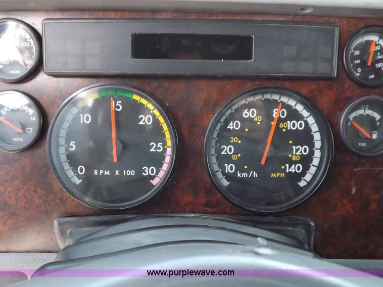 image for item K3770 2004 Freightliner ST120 semi truck