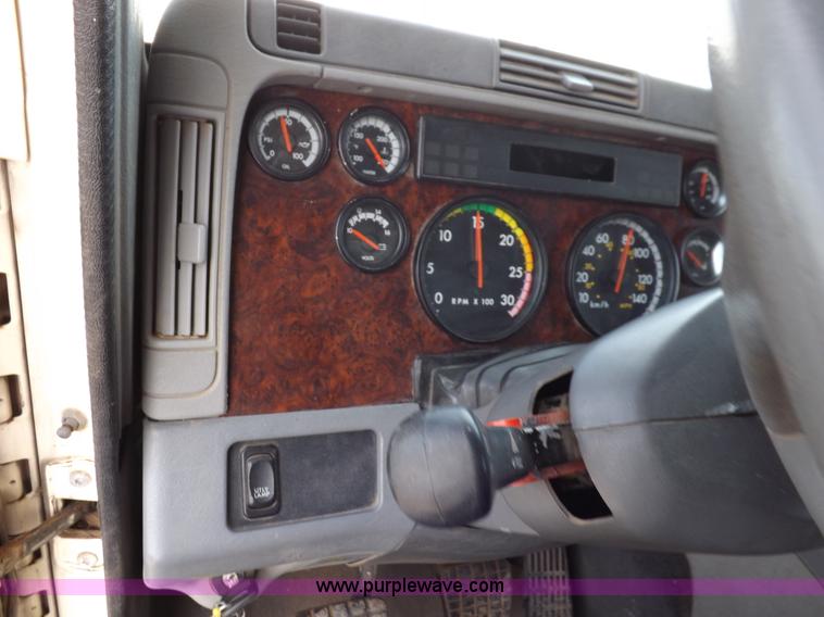 image for item K3770 2004 Freightliner ST120 semi truck