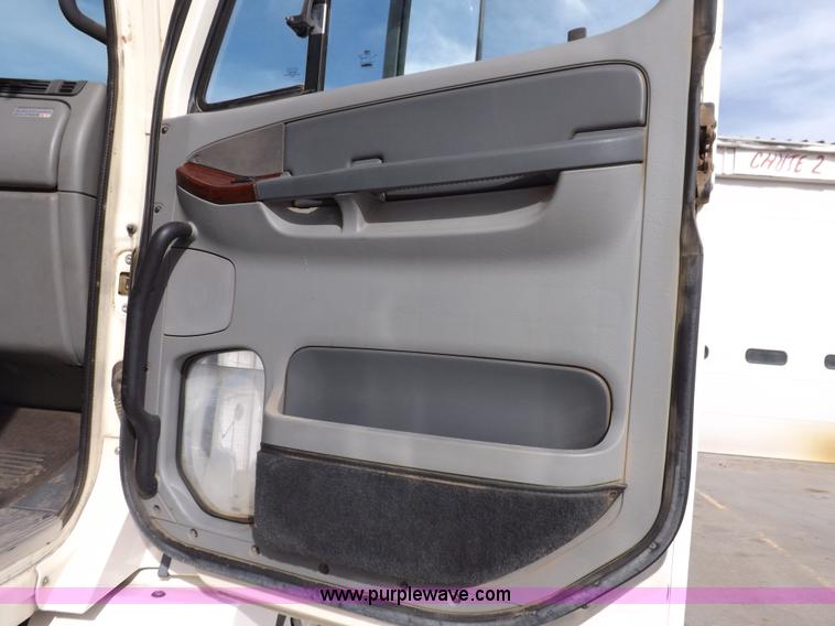 image for item K3770 2004 Freightliner ST120 semi truck