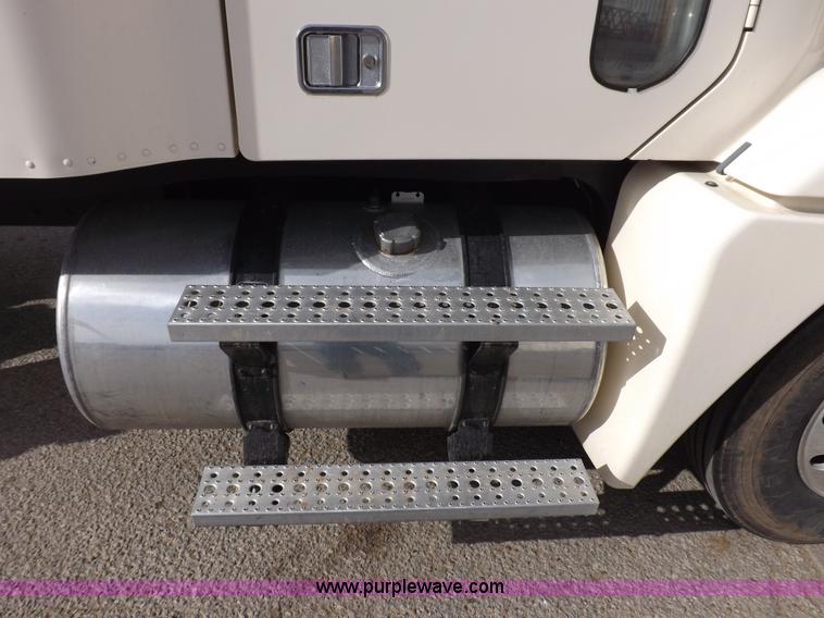 image for item K3770 2004 Freightliner ST120 semi truck