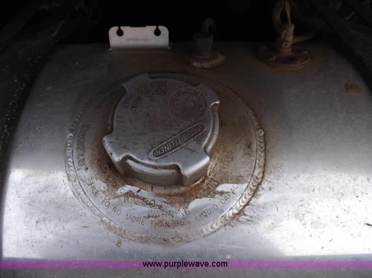 image for item K3770 2004 Freightliner ST120 semi truck