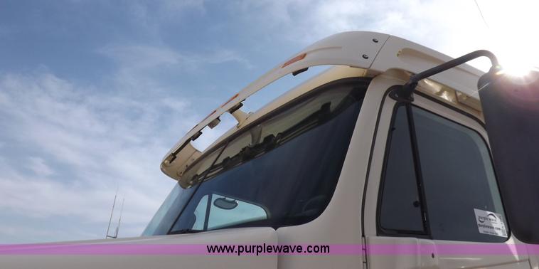 image for item K3770 2004 Freightliner ST120 semi truck