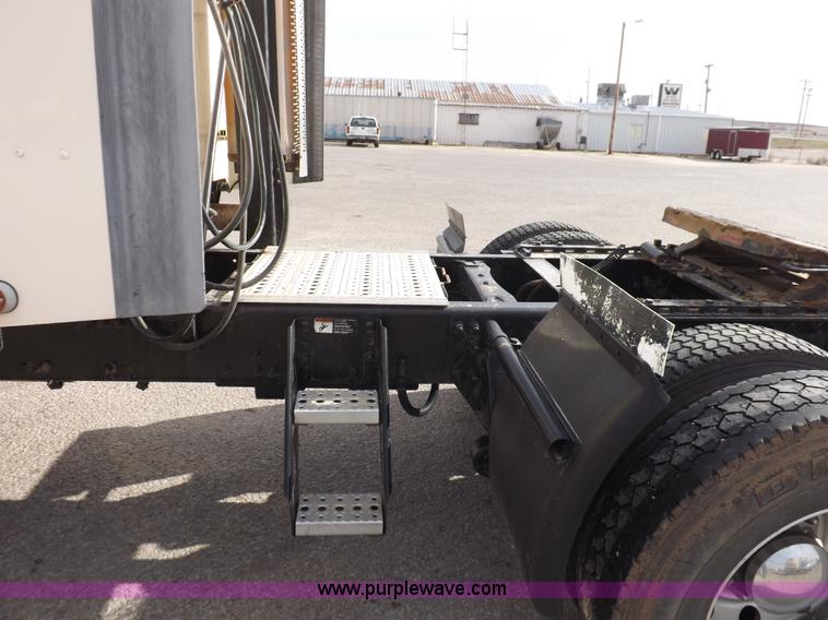 image for item K3770 2004 Freightliner ST120 semi truck