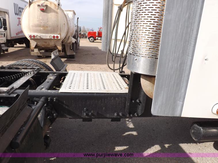 image for item K3770 2004 Freightliner ST120 semi truck