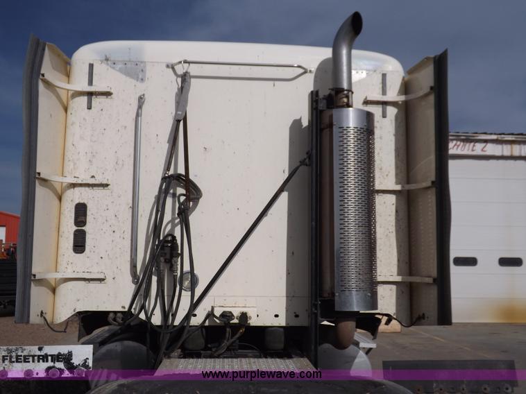 image for item K3770 2004 Freightliner ST120 semi truck