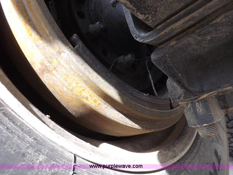 image for item K3770 2004 Freightliner ST120 semi truck