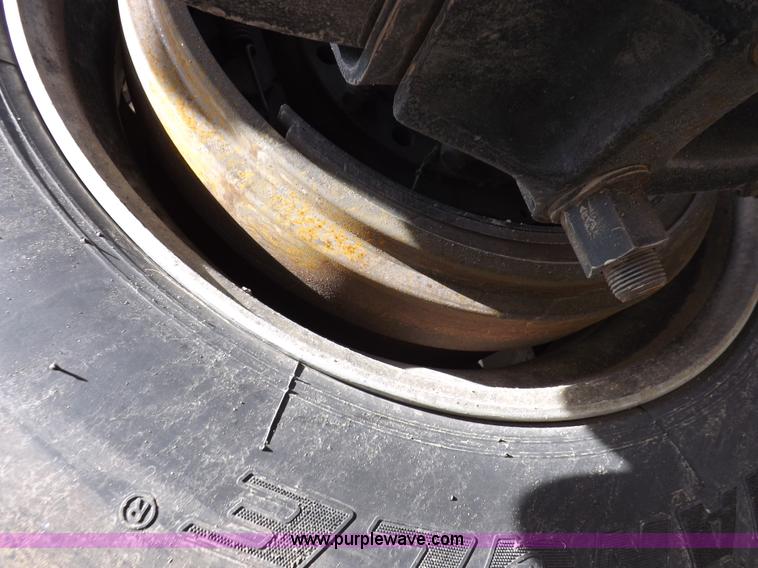 image for item K3770 2004 Freightliner ST120 semi truck