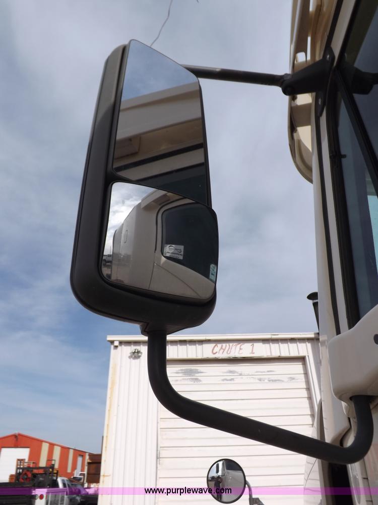 image for item K3770 2004 Freightliner ST120 semi truck