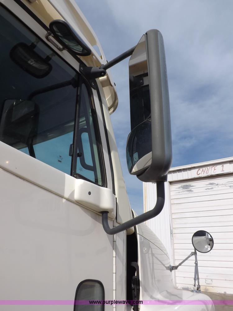 image for item K3770 2004 Freightliner ST120 semi truck