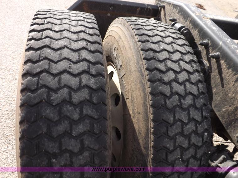 image for item K3770 2004 Freightliner ST120 semi truck