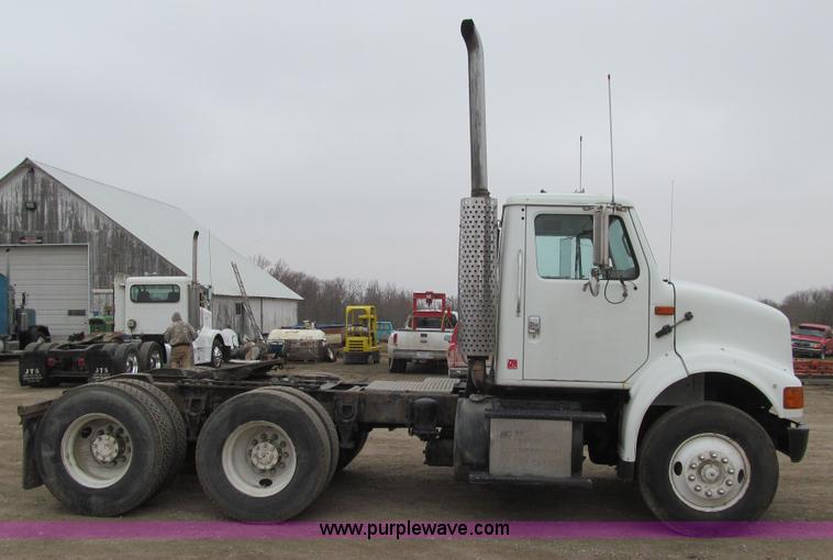 image for item K5528 2002 International 8100 semi truck