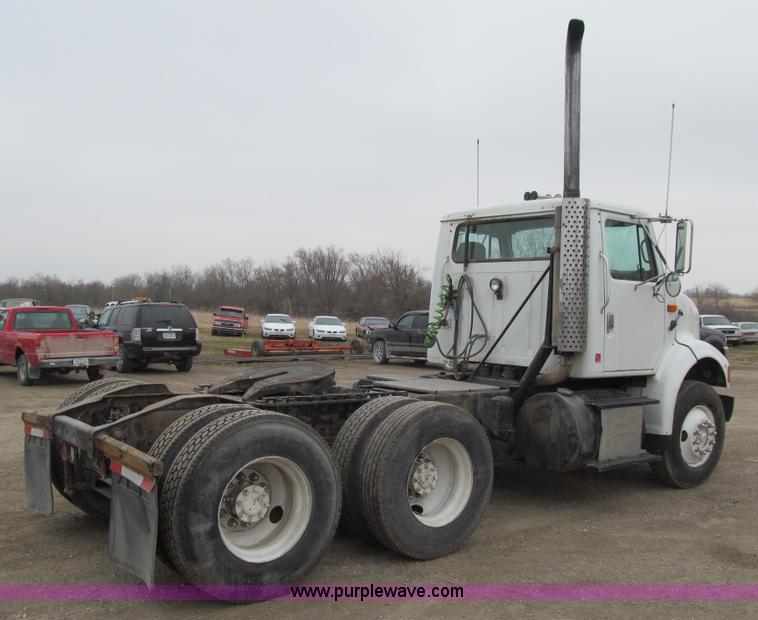 image for item K5528 2002 International 8100 semi truck