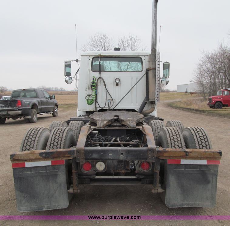 image for item K5528 2002 International 8100 semi truck