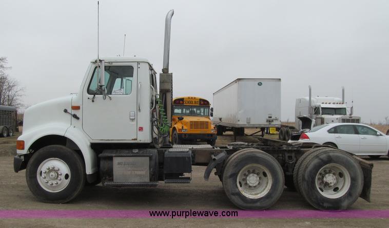 image for item K5528 2002 International 8100 semi truck