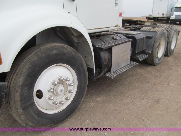 image for item K5528 2002 International 8100 semi truck