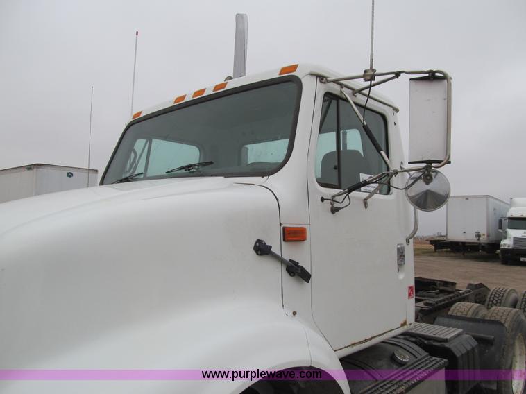 image for item K5528 2002 International 8100 semi truck
