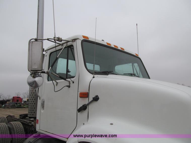 image for item K5528 2002 International 8100 semi truck