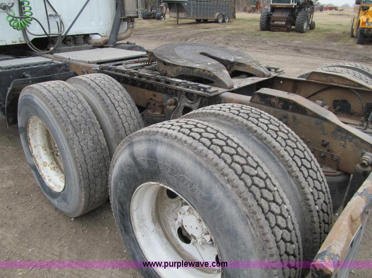 image for item K5528 2002 International 8100 semi truck