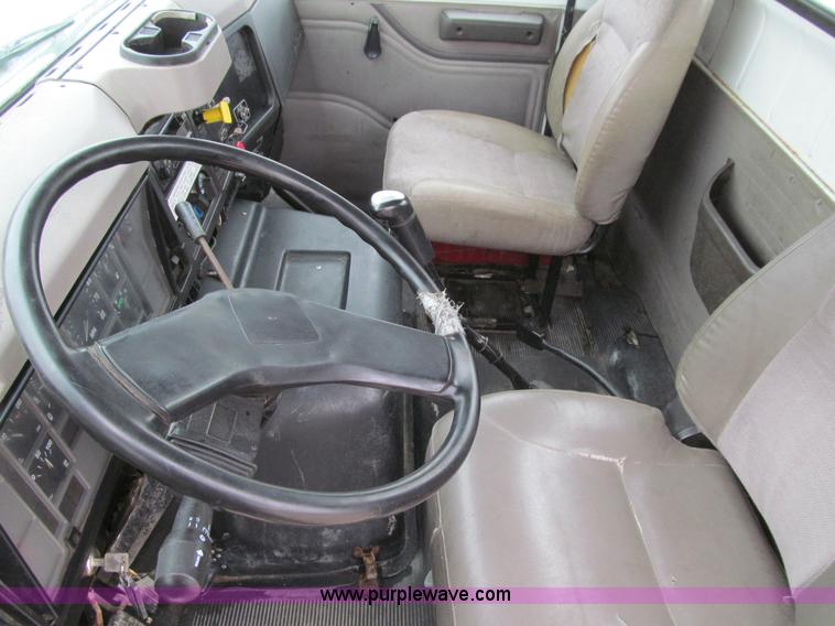 image for item K5528 2002 International 8100 semi truck