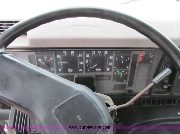 image for item K5528 2002 International 8100 semi truck