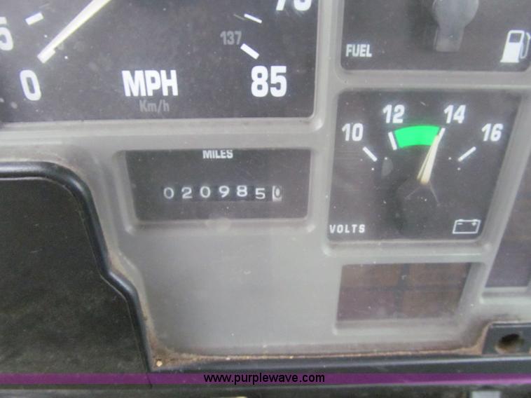 image for item K5528 2002 International 8100 semi truck