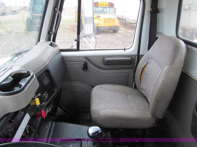 image for item K5528 2002 International 8100 semi truck