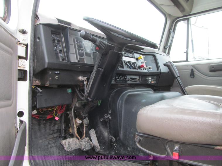 image for item K5528 2002 International 8100 semi truck