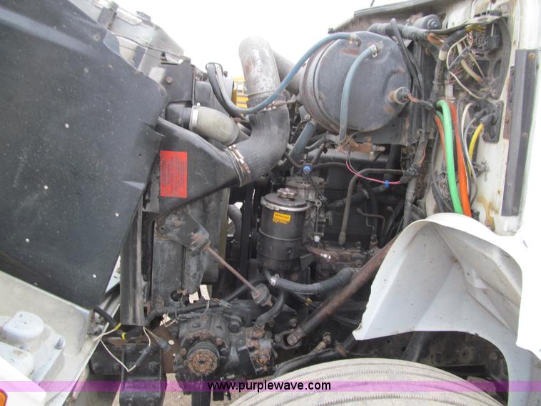 image for item K5528 2002 International 8100 semi truck