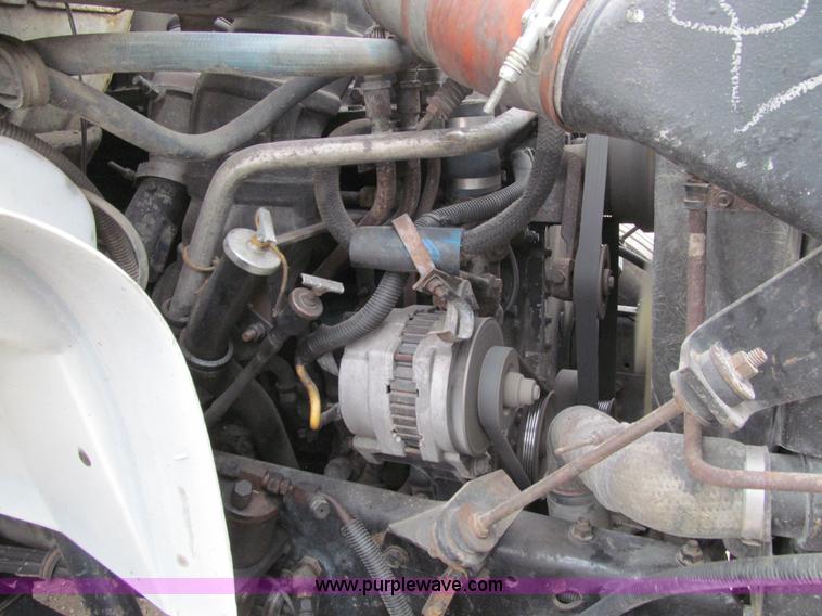 image for item K5528 2002 International 8100 semi truck