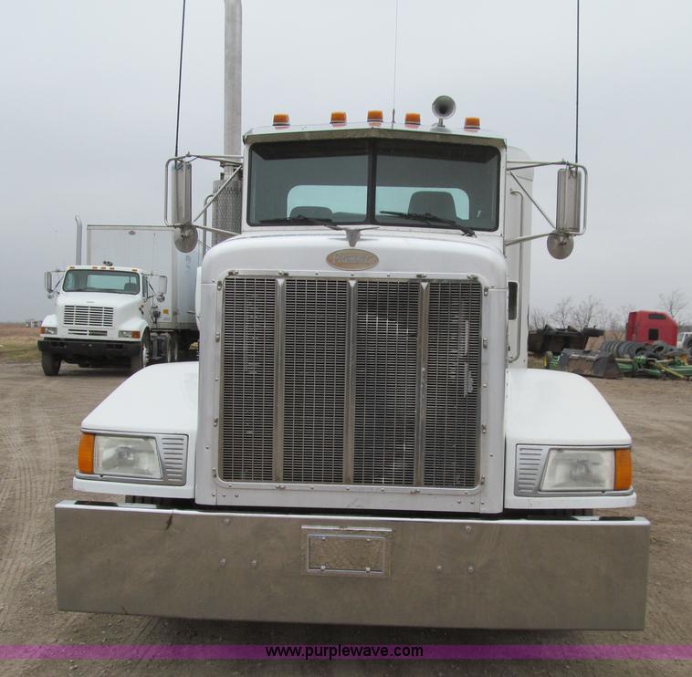 image for item K5529 1996 Peterbilt 377 semi truck