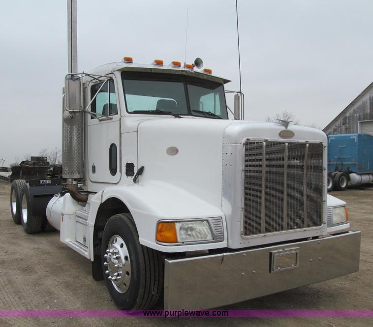 image for item K5529 1996 Peterbilt 377 semi truck