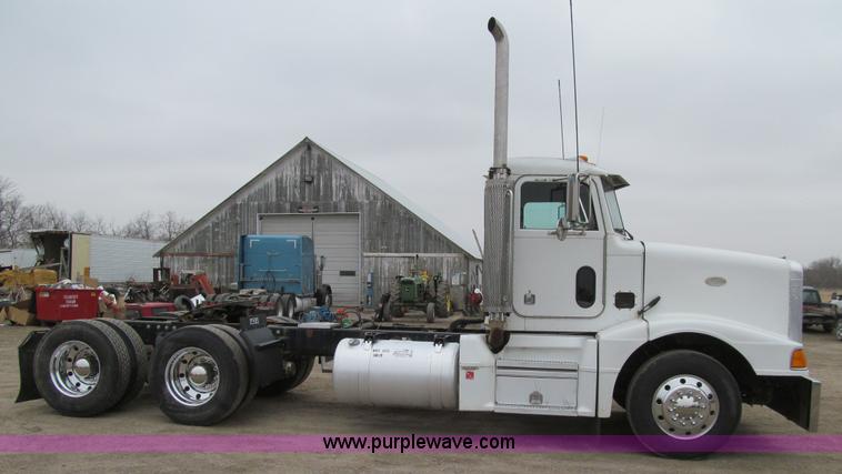 image for item K5529 1996 Peterbilt 377 semi truck
