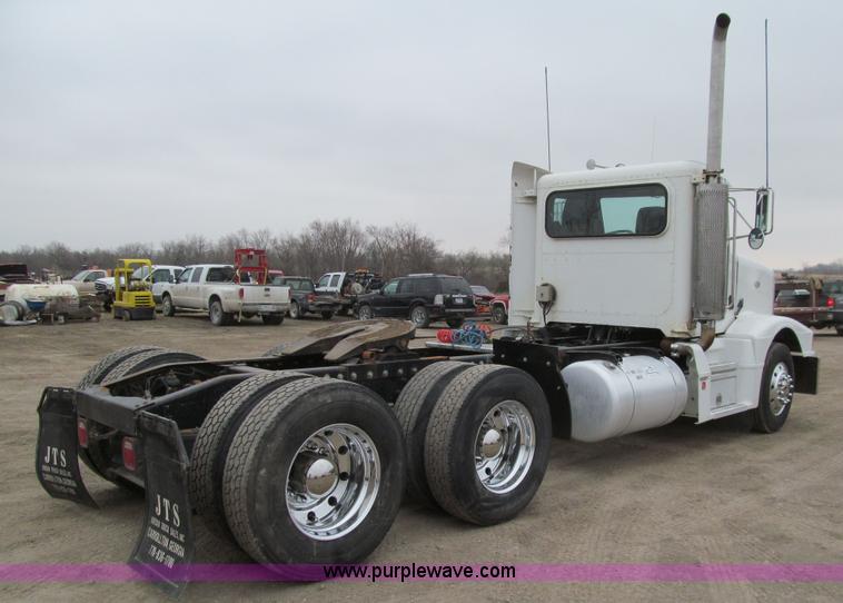 image for item K5529 1996 Peterbilt 377 semi truck