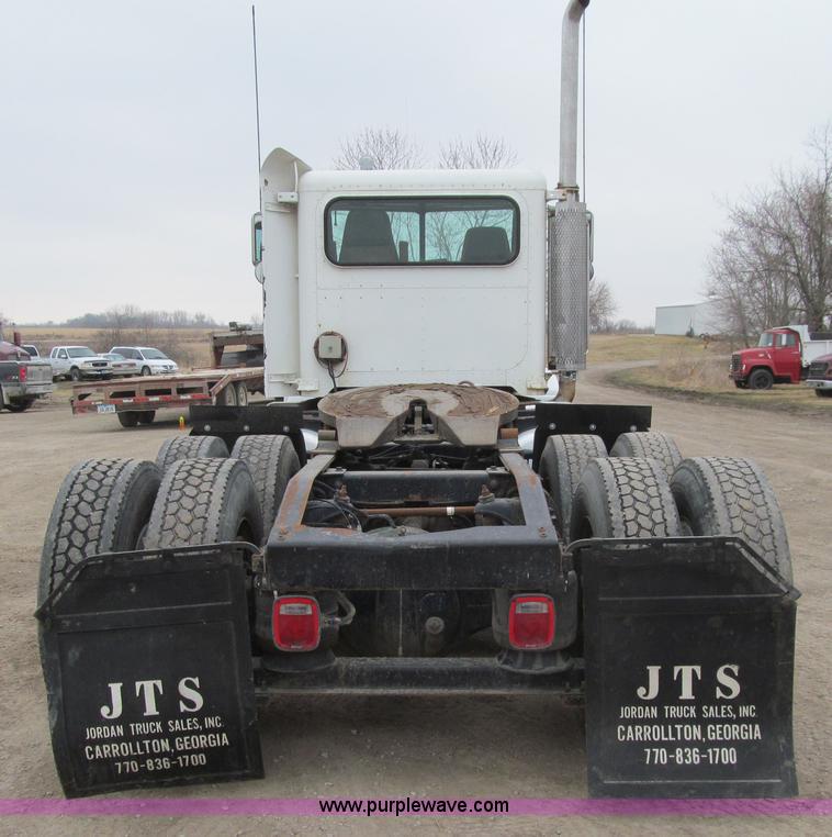 image for item K5529 1996 Peterbilt 377 semi truck