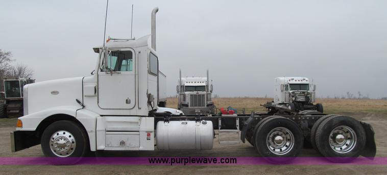 image for item K5529 1996 Peterbilt 377 semi truck