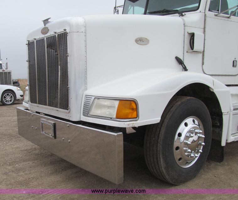 image for item K5529 1996 Peterbilt 377 semi truck
