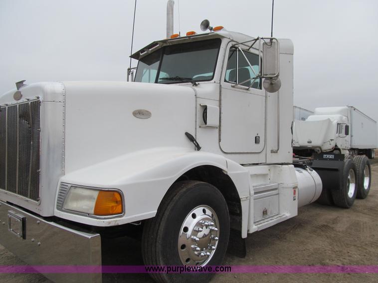 image for item K5529 1996 Peterbilt 377 semi truck