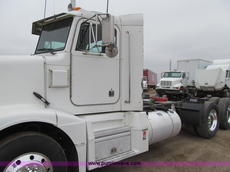 image for item K5529 1996 Peterbilt 377 semi truck