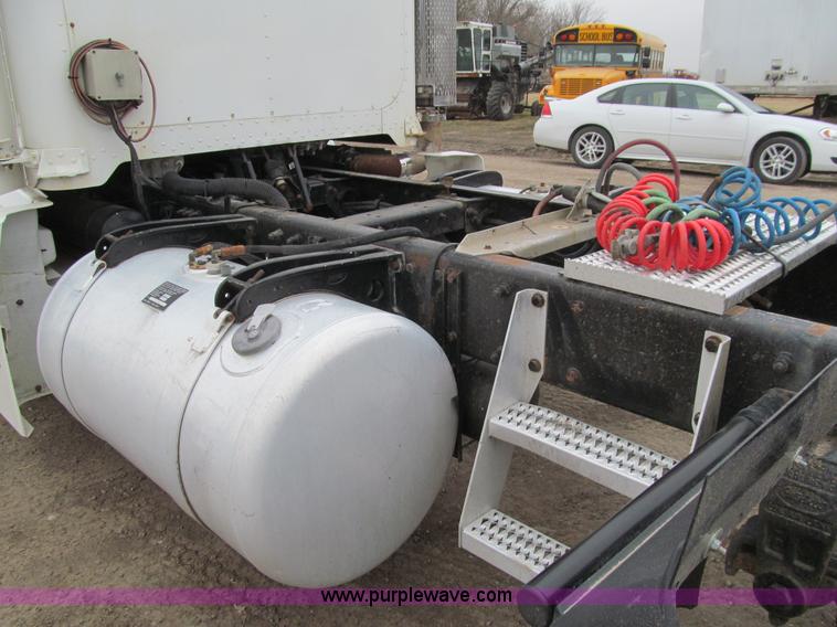 image for item K5529 1996 Peterbilt 377 semi truck