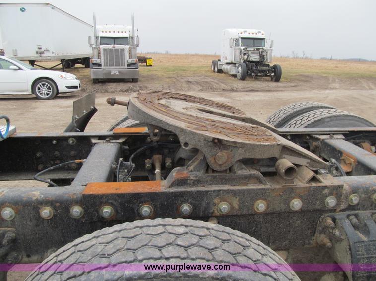 image for item K5529 1996 Peterbilt 377 semi truck