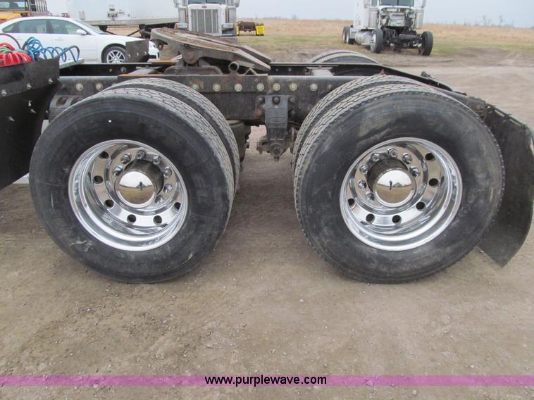 image for item K5529 1996 Peterbilt 377 semi truck