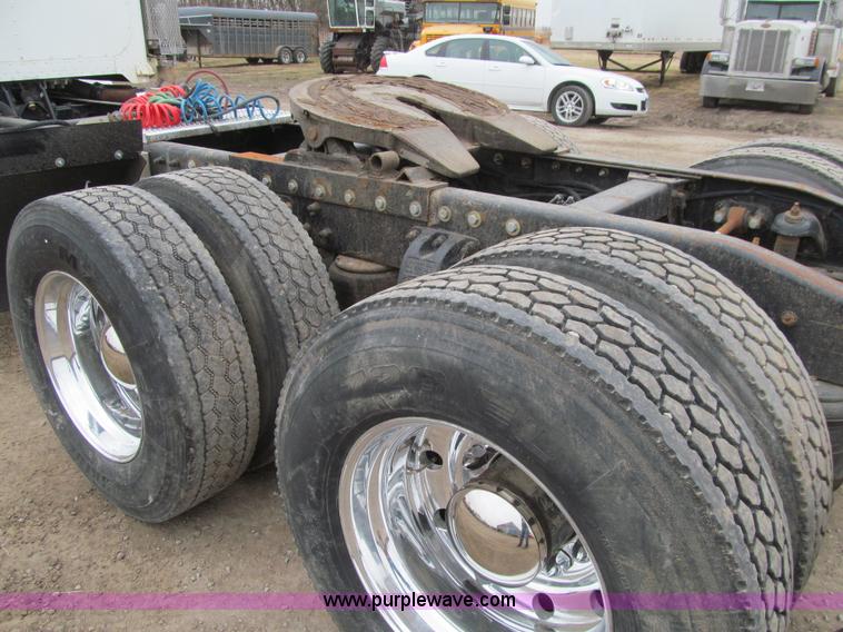 image for item K5529 1996 Peterbilt 377 semi truck